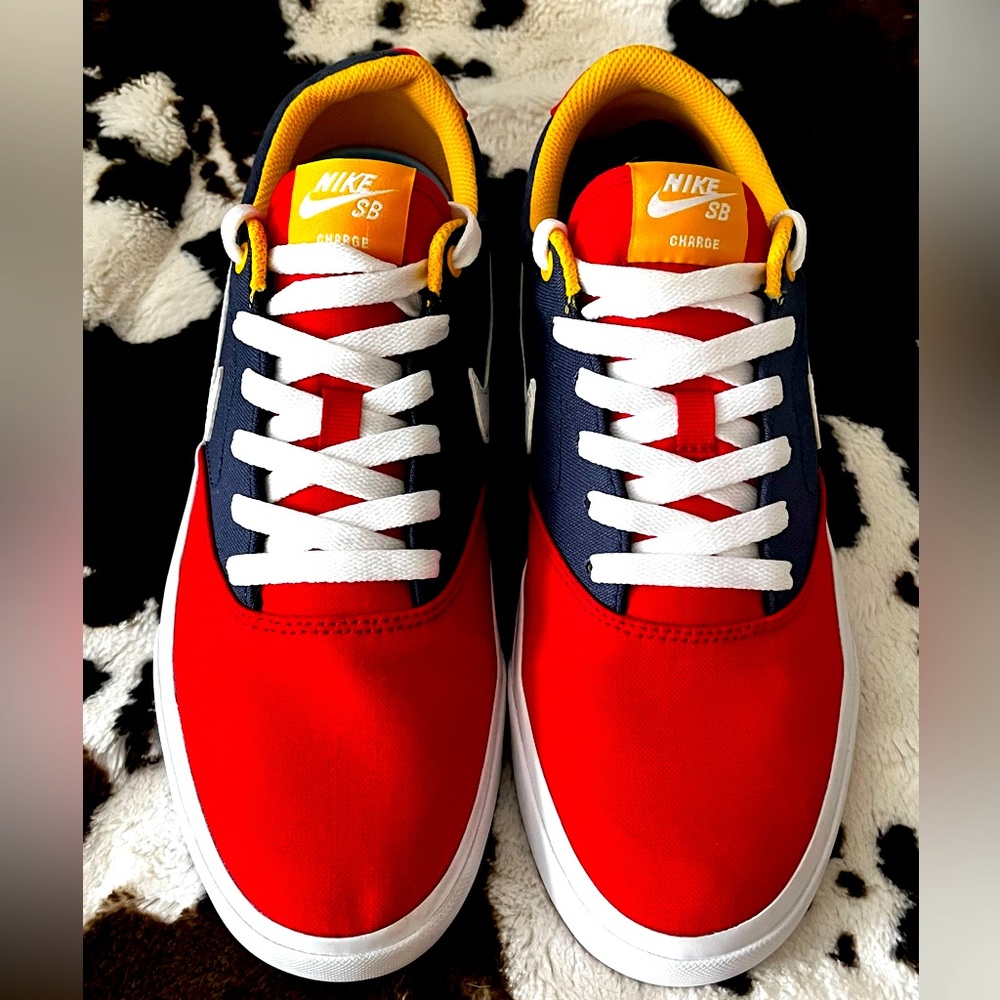 Nike Mens SB Charge Solarsoft University Sneakers Tennis Shoes Size 7.5 Red/Navy